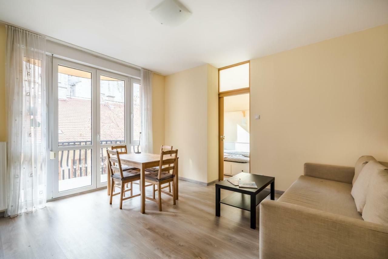 شقة Bpr Vivid Downtown Vibe With Balcony بودابست المظهر الخارجي الصورة
