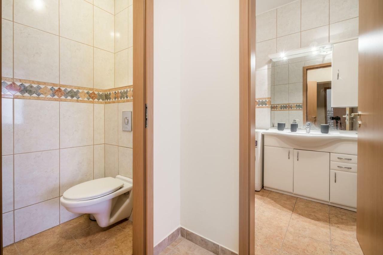 شقة Bpr Vivid Downtown Vibe With Balcony بودابست المظهر الخارجي الصورة